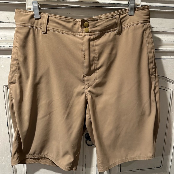 Under Armor men’s Heat Gear golf shorts. - Picture 1 of 4